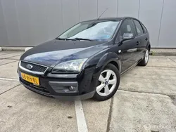 Zwart Gebruikt 2005 Ford Focus Hatchback | € 1.450 (Eerlijke prijs)
