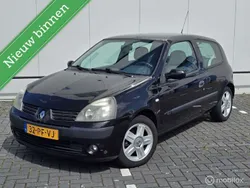 Zwart Gebruikt 2004 Renault Clio II Dynamique Hatchback | € 1.275 (Goede deal)