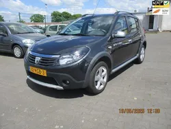 Grijs Gebruikt 2011 Dacia Sandero Stepway Hatchback | € 3.949 (Eerlijke prijs)