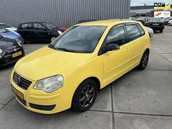 Geel Gebruikt 2005 VW Polo Comfortline Hatchback | € 2.999 (Goede deal)
