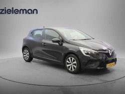 Zwart Gebruikt 2023 Renault Clio V Equilibre Hatchback | € 13.345 (Eerlijke prijs)