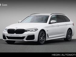Wit Gebruikt 2022 BMW 530e Shadowline Stationwagen | € 38.880 (Eerlijke prijs)