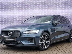 Blauw Gebruikt 2022 Volvo V60 R-Design Stationwagen | € 35.899 (Goede deal)