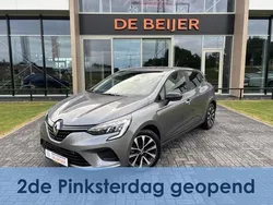 Grijs Gebruikt 2023 Renault Clio V Equilibre Hatchback | € 16.950 (Goede deal)