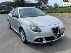 Grijs Gebruikt 2015 Alfa Romeo Giulietta Exclusive Hatchback | € 4.950