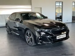 Zwart Gebruikt 2024 BMW 520 M Sport Sedan | € 65.850 (Duur)