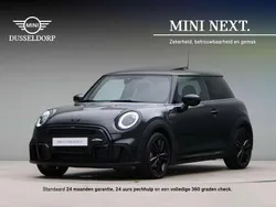 Zwart Gebruikt 2023 Mini Cooper Premium Plus Hatchback | € 31.450