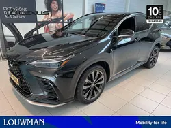 Zwart, metallic lak Gebruikt 2022 Lexus NX450h+ Sport Line SUV | € 57.950 (Eerlijke prijs)