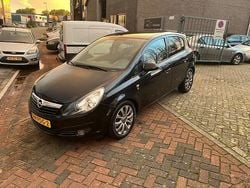 Zwart (metallic) Gebruikt 2010 Opel Corsa Edition Hatchback | € 3.499 (Eerlijke prijs)