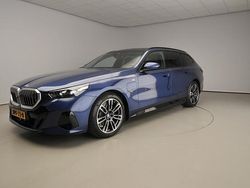 Blauw Gebruikt 2025 BMW 530e M Sport Stationwagen | € 67.900