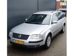 Grijs, metallic lak Gebruikt 2001 VW Passat Comfortline Stationwagen | € 995 (Eerlijke prijs)