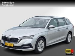 Grijs Gebruikt 2023 Skoda Octavia Business Line Stationwagen | € 19.945 (Eerlijke prijs)