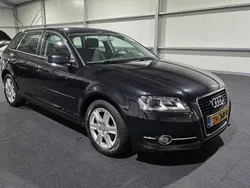 Zwart, metallic lak Gebruikt 2013 Audi A3 Sportback Attraction Hatchback | € 7.495 (Eerlijke prijs)