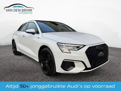 Wit, metallic lak Gebruikt 2022 Audi A3 Sportback S-Line Hatchback | € 29.900 (Goede deal)
