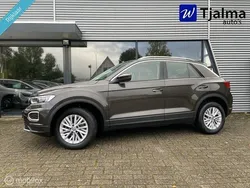 Bruin Gebruikt 2020 VW T-Roc Business SUV | € 21.997 (Eerlijke prijs)