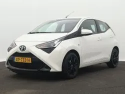 Wit Gebruikt 2019 Toyota Aygo X-play Hatchback | € 11.445 (Eerlijke prijs)