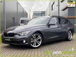 Grijs, metallic lak Gebruikt 2018 BMW 320 Sport Line Stationwagen | € 17.940 (Super prijs)