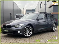 Grijs, metallic lak Gebruikt 2018 BMW 320 Sport Line Stationwagen | € 19.940 (Goede deal)