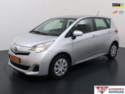 Grijs Gebruikt 2013 Toyota Verso-S Comfort MPV | € 8.450 (Goede deal)