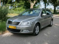 Beige Gebruikt 2011 Skoda Octavia Ambition Stationwagen | € 3.700 (Goede deal)