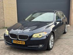 Blauw (metallic) Gebruikt 2010 BMW 530 Comfort Edition Stationwagen | € 7.299 (Eerlijke prijs)