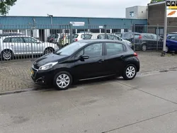 Zwart, metallic lak Gebruikt 2017 Peugeot 208 Hatchback | € 7.450 (Eerlijke prijs)