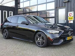 Zwart, metallic lak Gebruikt 2022 Mercedes C200 AMG line Stationwagen | € 37.999 (Goede deal)