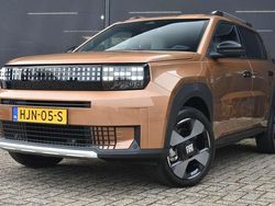 Bruin Nieuw 2025 Fiat Grande Panda La Prima Hatchback | € 23.900 (Super prijs)