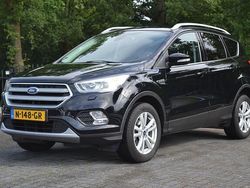 Zwart, metallic lak Gebruikt 2016 Ford Kuga Vignale SUV | € 13.450 (Eerlijke prijs)