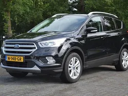 Zwart, metallic lak Gebruikt 2016 Ford Kuga Vignale SUV | € 14.450 (Eerlijke prijs)