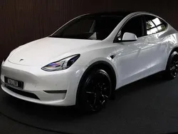 Wit, metallic lak Gebruikt 2022 Tesla Model Y Long Range SUV | € 39.950 (Iets duurder)