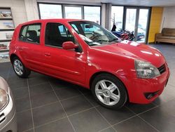 Rood Gebruikt 2007 Renault Clio II Campus Hatchback | € 1.749