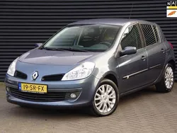Grijs Gebruikt 2006 Renault Clio II Dynamique Hatchback | € 3.445 (Eerlijke prijs)