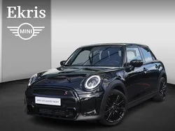 Zwart, metallic lak Gebruikt 2023 Mini Cooper S Classic Hatchback | € 33.900 (Eerlijke prijs)