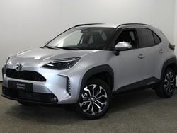 Grijs, metallic lak Gebruikt 2025 Toyota Yaris Cross Edition SUV | € 30.950 (Eerlijke prijs)
