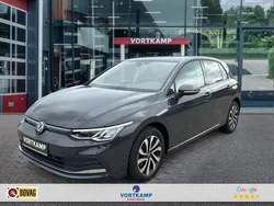 Grijs, andere lak Gebruikt 2022 VW Golf VIII Life Hatchback | € 21.750 (Goede deal)
