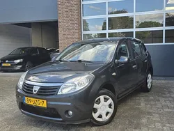 Grijs Gebruikt 2009 Dacia Sandero Lauréate Hatchback | € 2.995 (Eerlijke prijs)