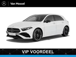 Wit Nieuw 2025 Mercedes A180 AMG line Sedan | € 55.800