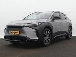 Grijs metallic Gebruikt 2024 Toyota bZ4X SUV | € 42.945 (Iets duurder)