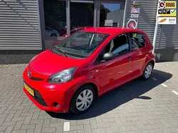 Rood Gebruikt 2013 Toyota Aygo Hatchback | € 4.450 (Eerlijke prijs)