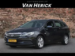 Zwart Gebruikt 2016 Opel Astra Edition Stationwagen | € 8.995 (Goede deal)