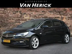 Zwart, metallic lak Gebruikt 2017 Opel Astra Innovation Hatchback | € 10.945 (Goede deal)