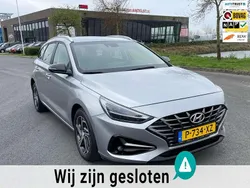 Grijs, metallic lak Gebruikt 2022 Hyundai i30 Comfort Stationwagen | € 18.450 (Eerlijke prijs)