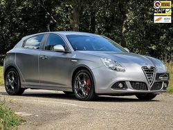 Grijs Gebruikt 2015 Alfa Romeo Giulietta Quadrifoglio Verde Hatchback | € 19.899 (Eerlijke prijs)