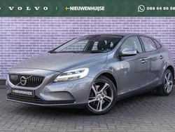 Grijs, metallic lak Gebruikt 2018 Volvo V40 Inscription Stationwagen | € 17.399 (Eerlijke prijs)
