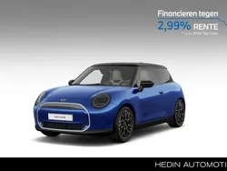 Blauw Gebruikt 2024 Mini Cooper Favoured Hatchback | € 34.880