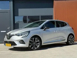 Grijs, metallic lak Gebruikt 2021 Renault Clio V Intens Hatchback | € 13.750 (Eerlijke prijs)