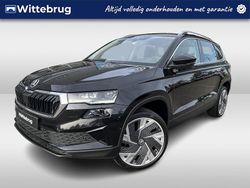 Zwart, metallic lak Gebruikt 2022 Skoda Karoq Style SUV | € 33.450 (Eerlijke prijs)