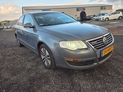 Grijs Gebruikt 2009 VW Passat Business Sedan | € 2.300 (Eerlijke prijs)