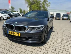 Grijs Gebruikt 2019 BMW 520 Executive Stationwagen | € 30.945 (Eerlijke prijs)